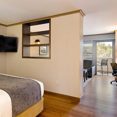 Clubhouse Hotel And Suites بيير المظهر الخارجي الصورة