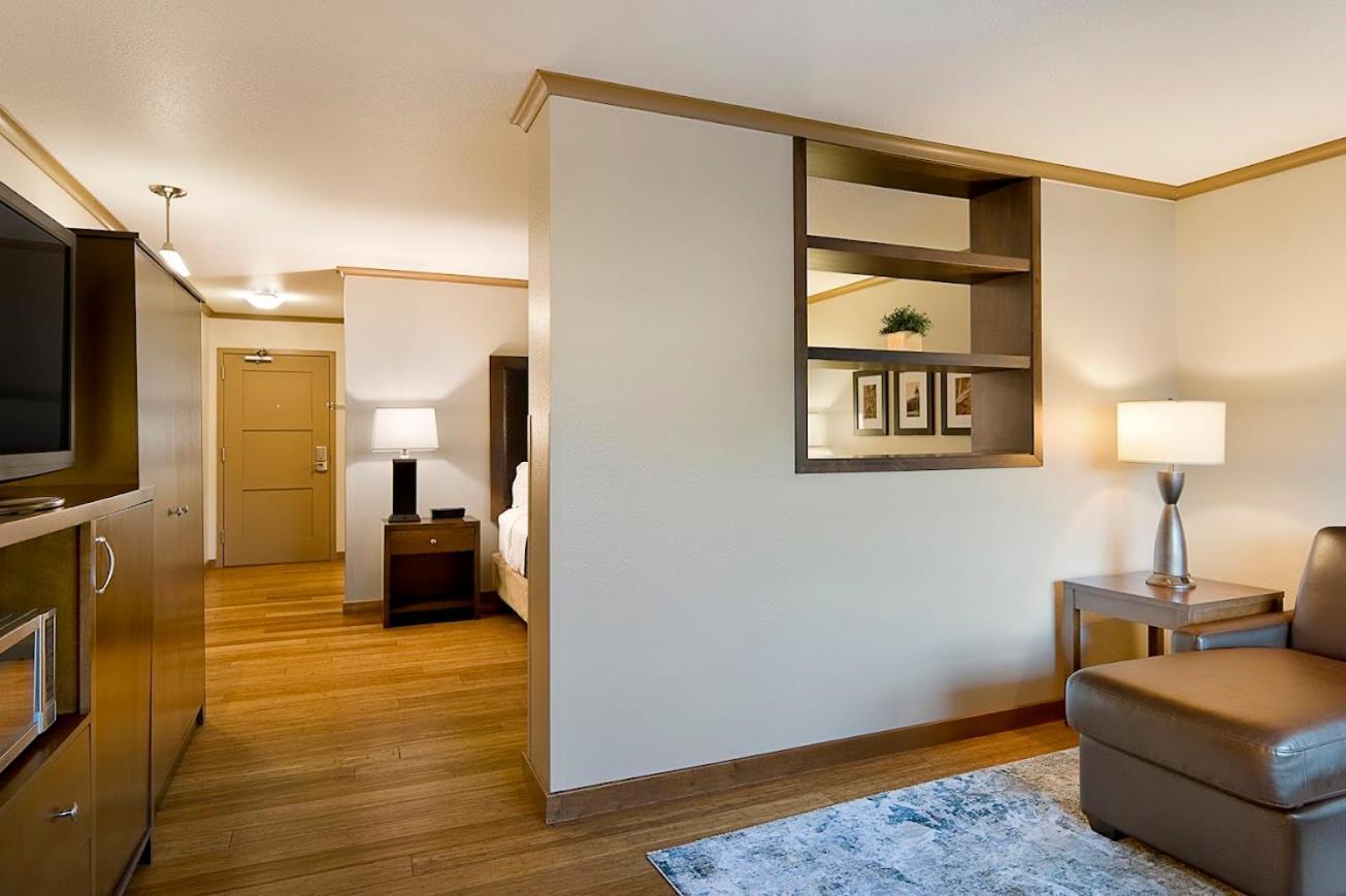 Clubhouse Hotel And Suites بيير المظهر الخارجي الصورة