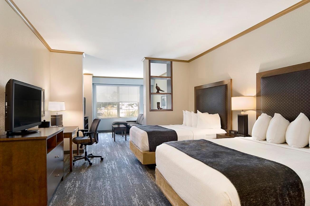 Clubhouse Hotel And Suites بيير المظهر الخارجي الصورة