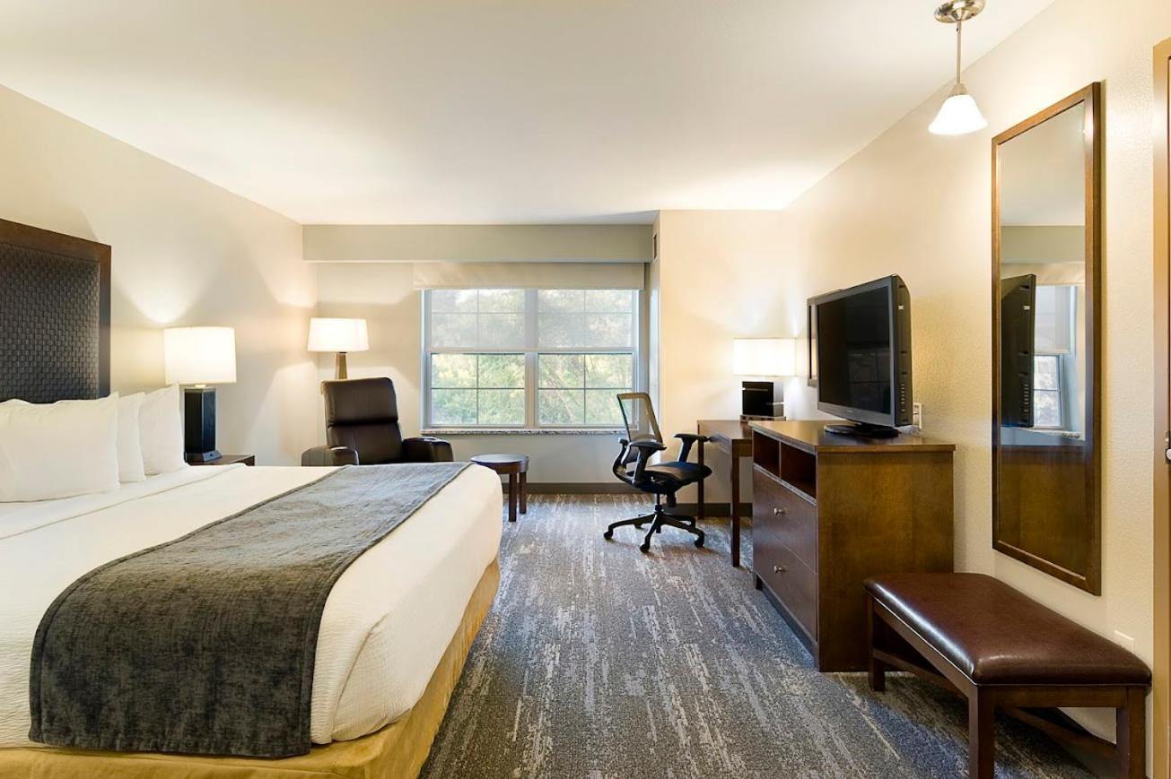 Clubhouse Hotel And Suites بيير المظهر الخارجي الصورة